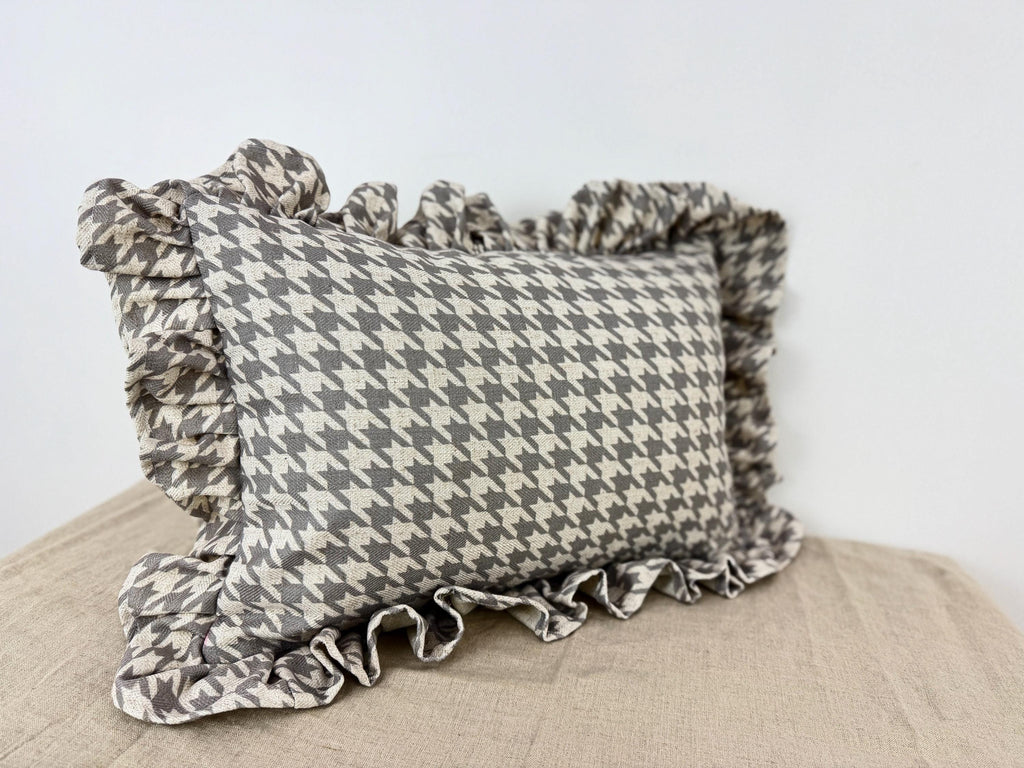 Ivory and grey houndstooth ruffled lumbar pillow cover - view 2