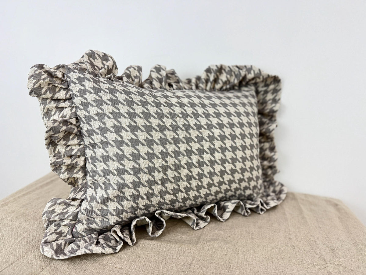 Ivory and grey houndstooth ruffled lumbar pillow cover - view 2