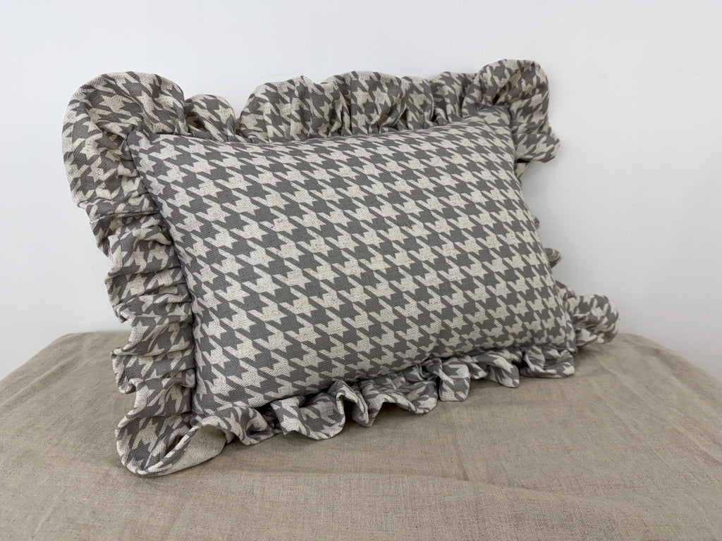 Ivory and grey houndstooth ruffled lumbar pillow cover - view 3
