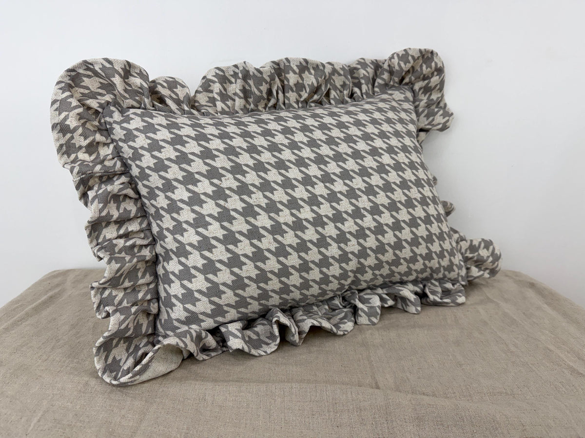 Ivory and grey houndstooth ruffled lumbar pillow cover - view 3