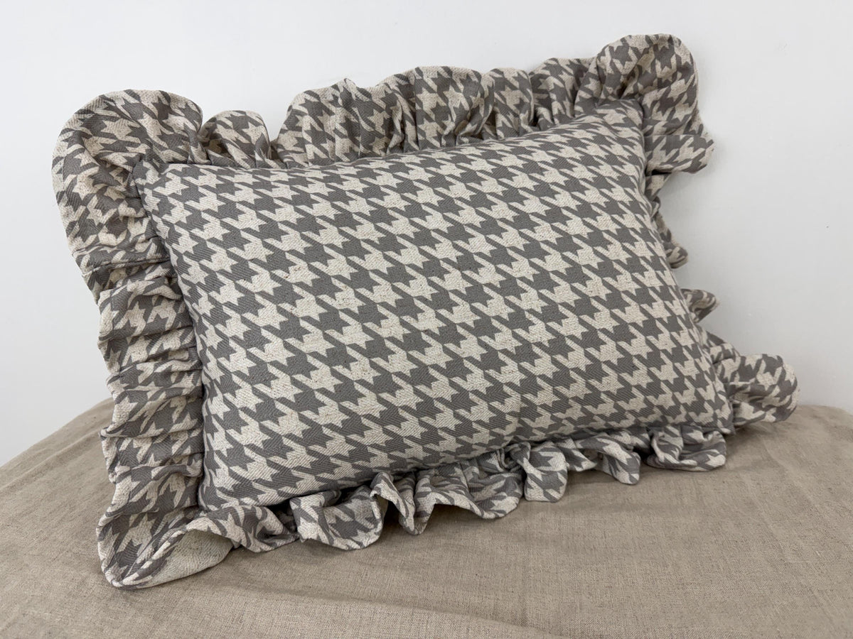 Ivory and grey houndstooth ruffled lumbar pillow cover - view 4