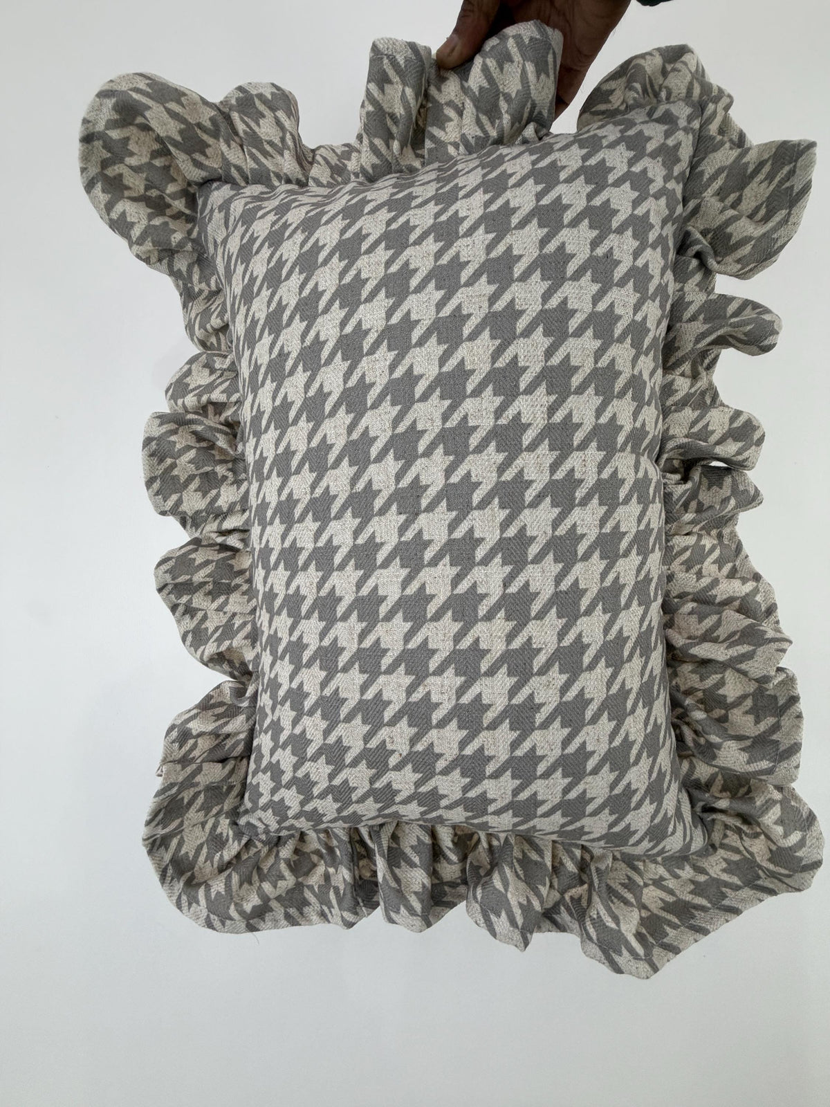 Ivory and grey houndstooth ruffled lumbar pillow cover - view 5