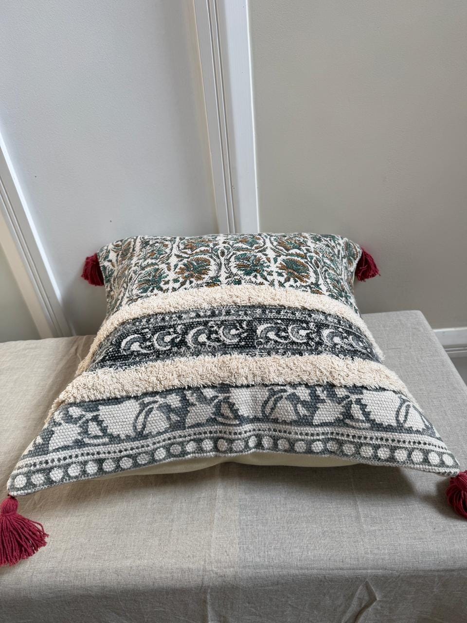 Boho floral slub cotton pillow cover with tassel corners - view 6